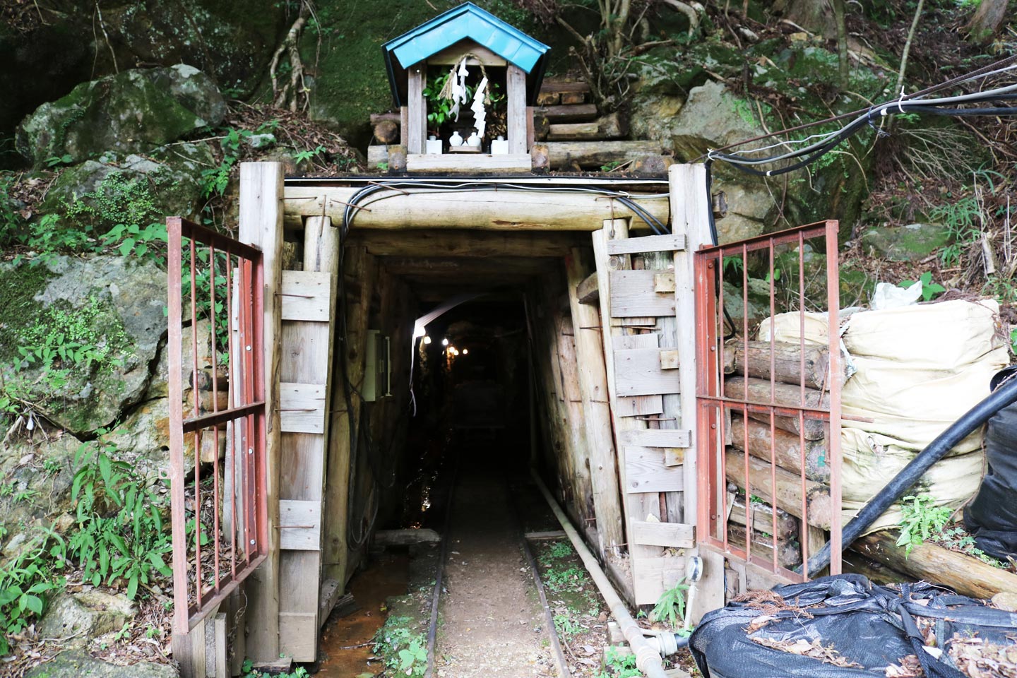 施設案内 | 三信鉱工株式会社【愛知県東栄町｜最高品質の絹雲母を採掘